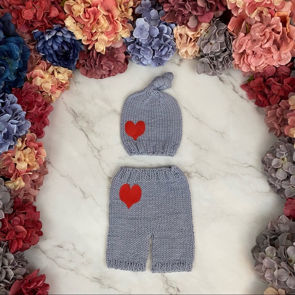 Newborn Baby Hand Knit Bluish Gray Outfit with Red Heart Photography Prop - Picture 3 of 14